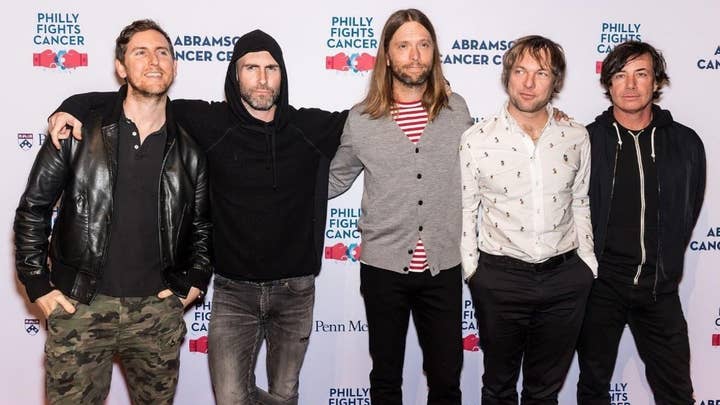 Thousands petition for Maroon 5 to boycott Super Bowl