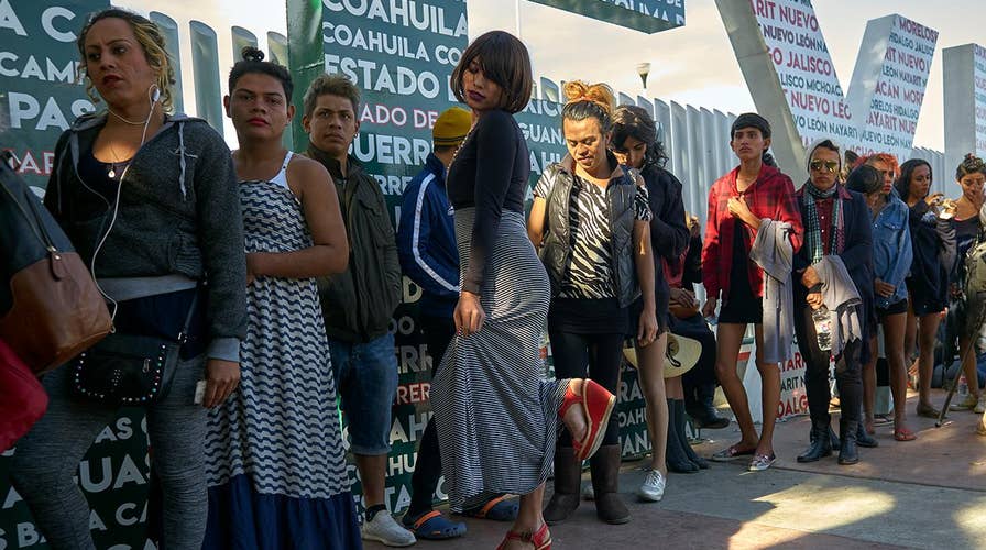 1,000 migrants sharing one bathroom at Tijuana rec center