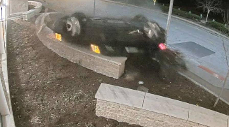 Car crashes into Illinois police station