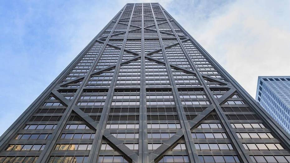 Elevator At One Of Chicago S Tallest Skyscrapers Plunges 84 Floors
