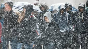 Midwest snowstorm cancels hundreds of flights as holiday weekend winds down