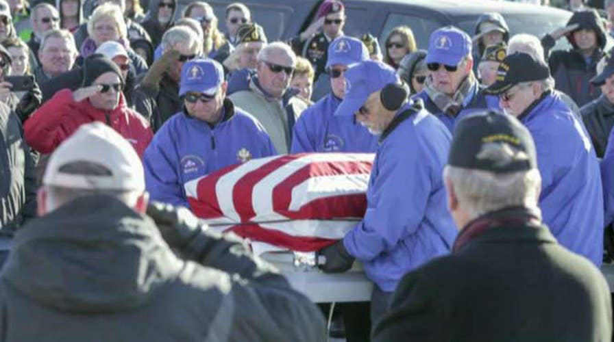 Thousands of strangers gather to honor Vietnam veteran