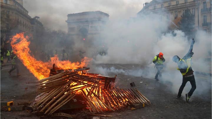 French protesters turn violent, 107 arrested