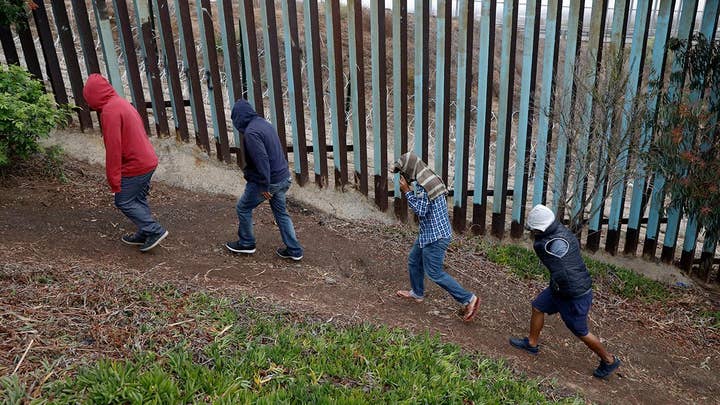 Pregnant migrant scales border wall, gives birth in US