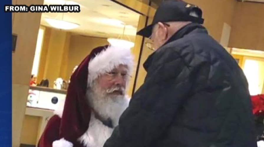 Santa gets down on knee to thank veteran for his service