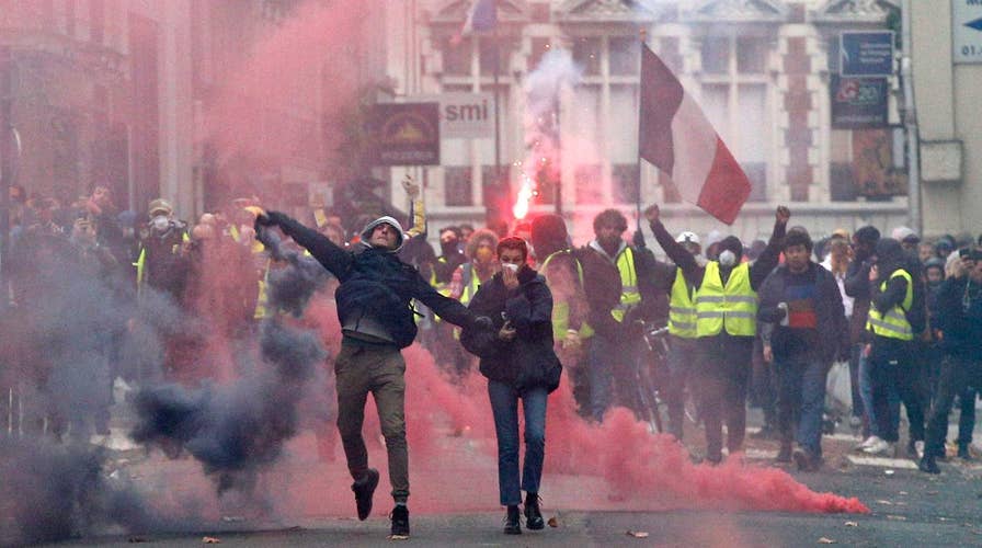 Paris erupts in violence for fourth weekend