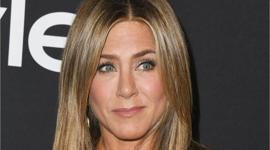 Jennifer Aniston With Dark Blond Hair  Jennifer Anistons Hair Has Been  Mystifying Us Since the 90s but Whats Her Natural Color  POPSUGAR  Beauty Photo 5