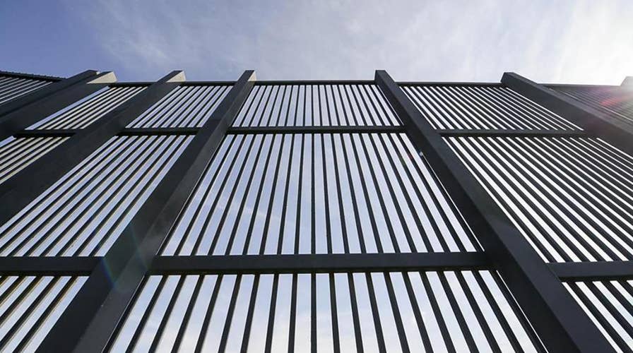 Republicans push for Trump not to compromise on border wall