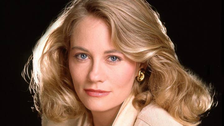 Cybill Shepherd says Les Moonves made sexual advances