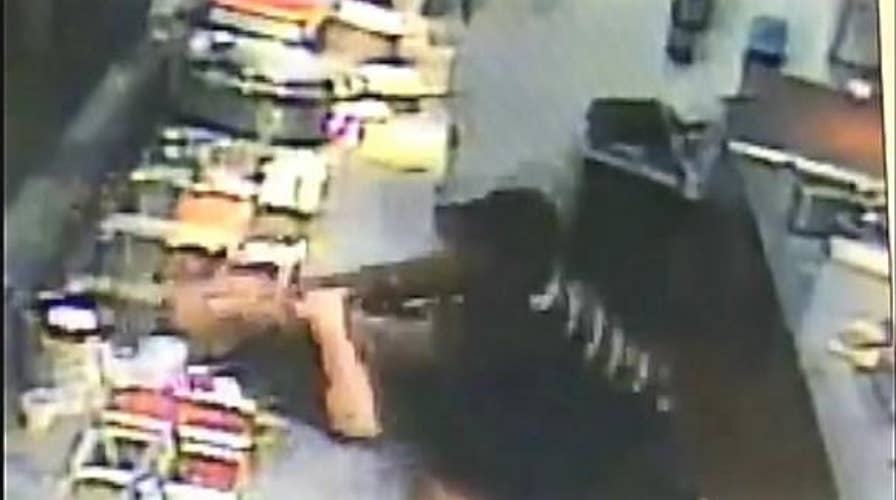 Caught on Camera: Chipotle employee assaults manager