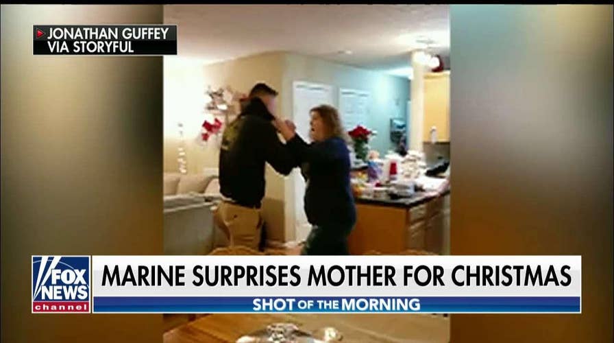 Marine surprises mother before Christmas.