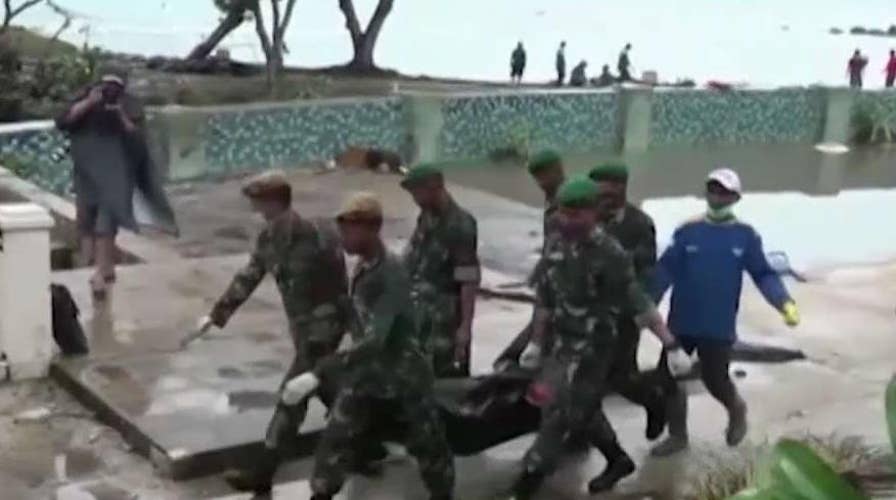 Indonesian tsunami death toll continues to rise, rescuers work against to clock to save victims