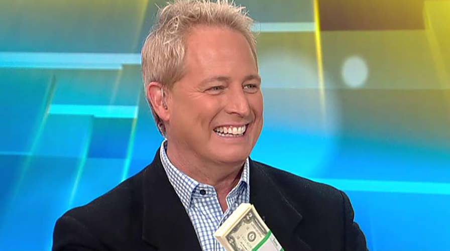 No cash, no problem: Here's the best ways to tip with your smartphone