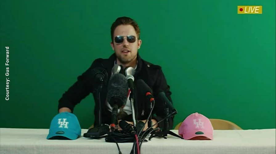 Couple uses University of Houston hats to reveal their baby's gender