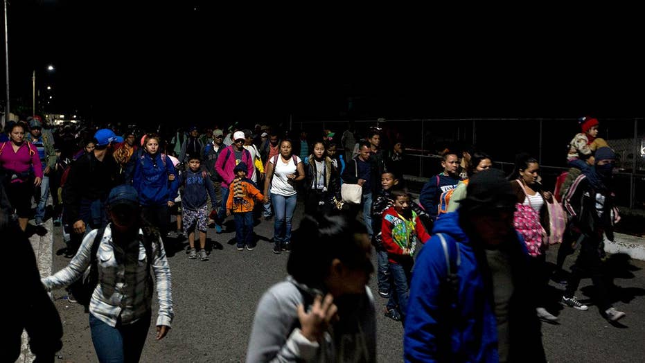Migrant caravan freely crosses Mexican border after gates were left open, authorities avoided 