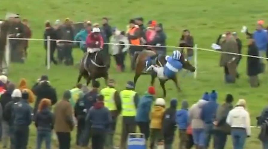 Jockey makes incredible recovery after nearly falling off his horse and wins the race