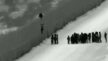 Migrants scale Arizona border wall, more than 100 gang members from El Salvador caught since October: Sources