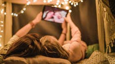 Parents' sexy selfie goes viral, divides Twitter over ‘discarded baby’