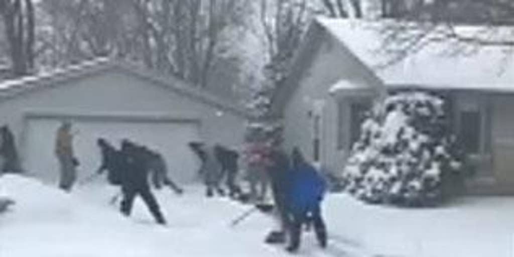 Wisconsin high school wrestling team spends snow day helping neighbors