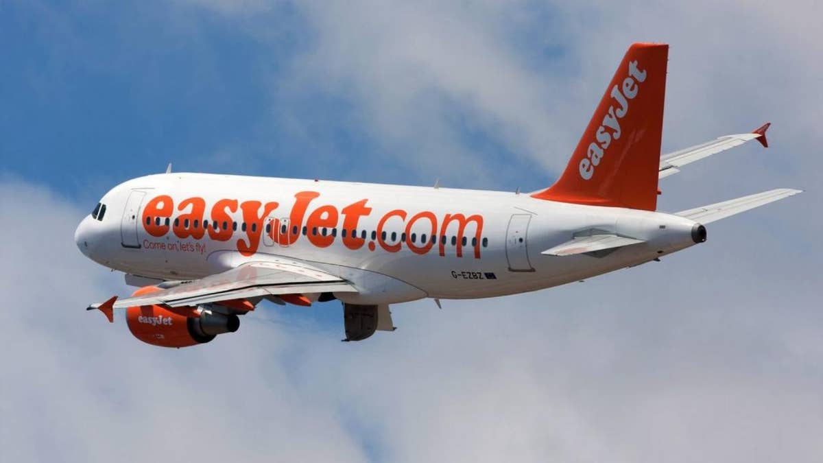 Angry Easyjet passenger smokes e cig during flight and breaks his phone in half