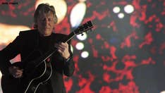 Roger Waters pleads with Maroon 5 to kneel in solidarity with Colin Kaepernick during Super Bowl Halftime Show