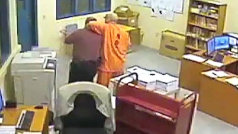 Dramatic video captures Arizona inmate taking librarian hostage at