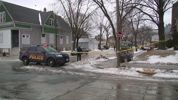 Milwaukee police officer killed while serving warrant