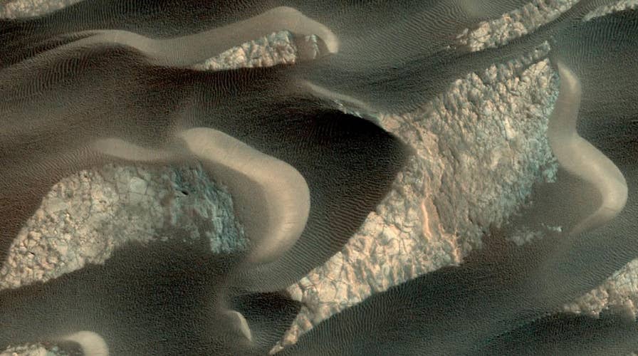 Mars 'barchan dunes' seen in amazing image from NASA