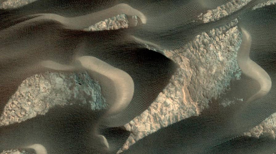 Mars 'barchan dunes' seen in amazing image from NASA