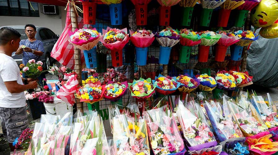 Men expect to spend more than women expect to on Valentine's Day