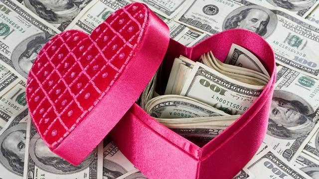 FTC warns of surge in romance-related scams