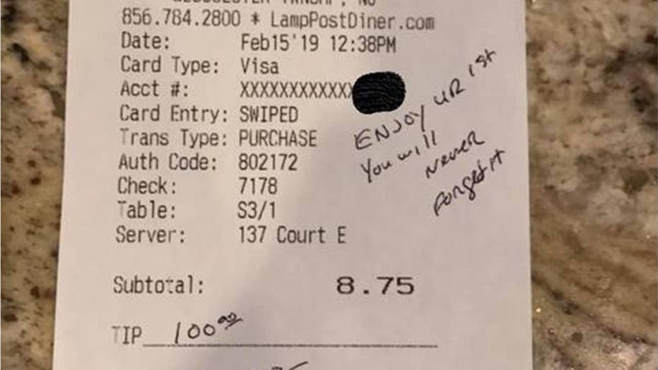 Police Officer Leaves Pregnant Waitress 100 Tip Along With Lovely 