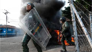Venezuelan troops abandon posts amid violent clashes with protesters - Fox News