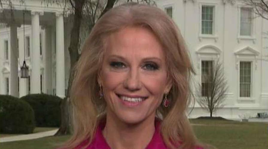 In honor of the Academy Awards, Jesse hosts his own awards show.