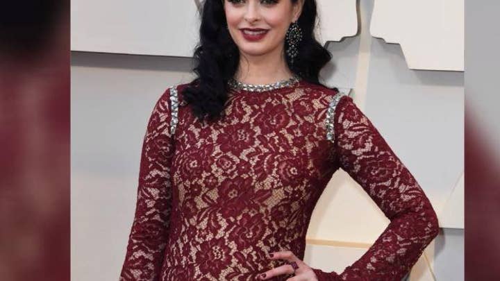 'Jessica Jones' star Krysten Ritter debuts her baby bump on the Oscars red carpet