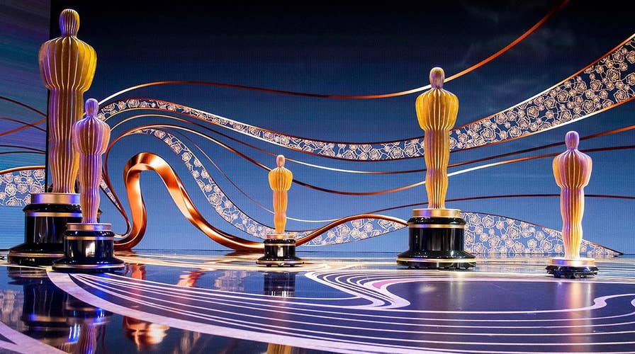 Actors bring 'wall' politics to the Oscars