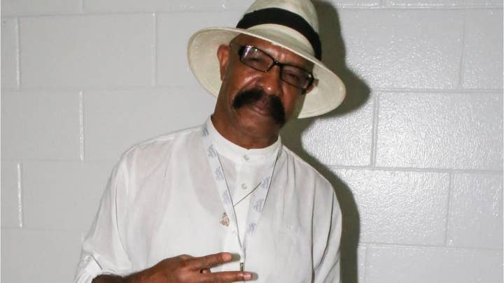 Drake’s dad declares support for R. Kelly and Jussie Smollett