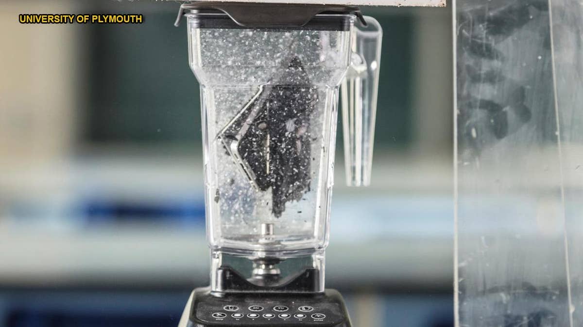 The iPhone 6 Plus Gets Blended In a Blender on Make a GIF