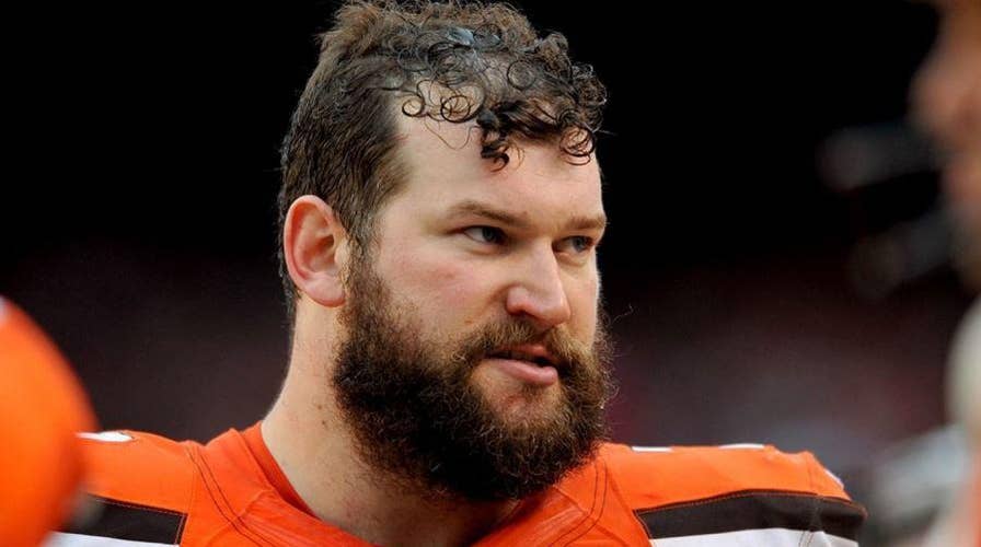 Former Cleveland Browns offensive lineman Joe Thomas goes viral with body transformation