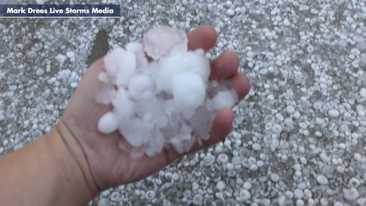Severe storm drops large hail in Texas