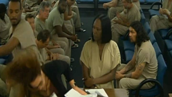 Inmate punches public defender in head during bond court
