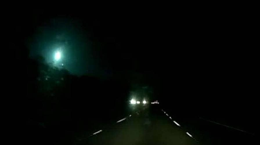 Meteor lights the night sky in Florida