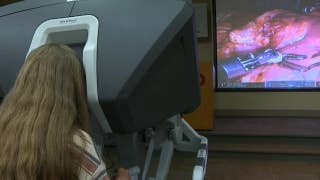 Aspiring medical students get a chance to use surgical robots - Fox News
