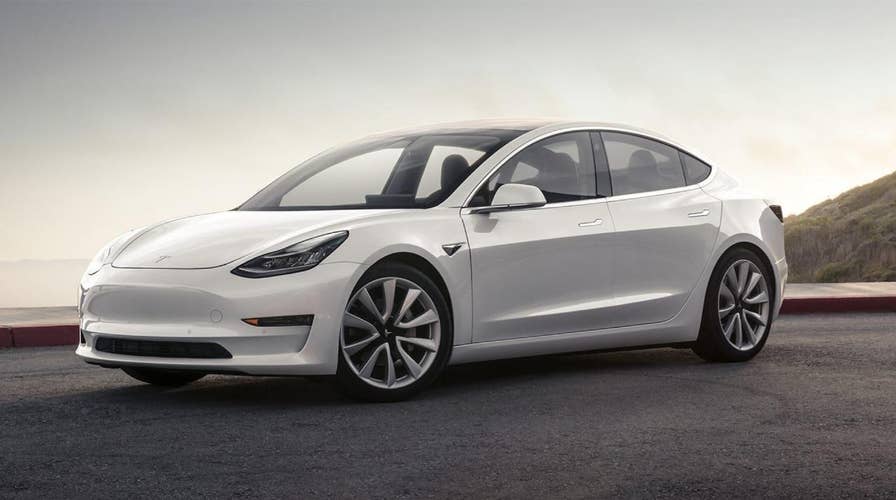 Beangstigend ruilen roltrap Tesla takes $35,000 Model 3 sales offline, but adds 3-year lease plan for  its smallest car | Fox News