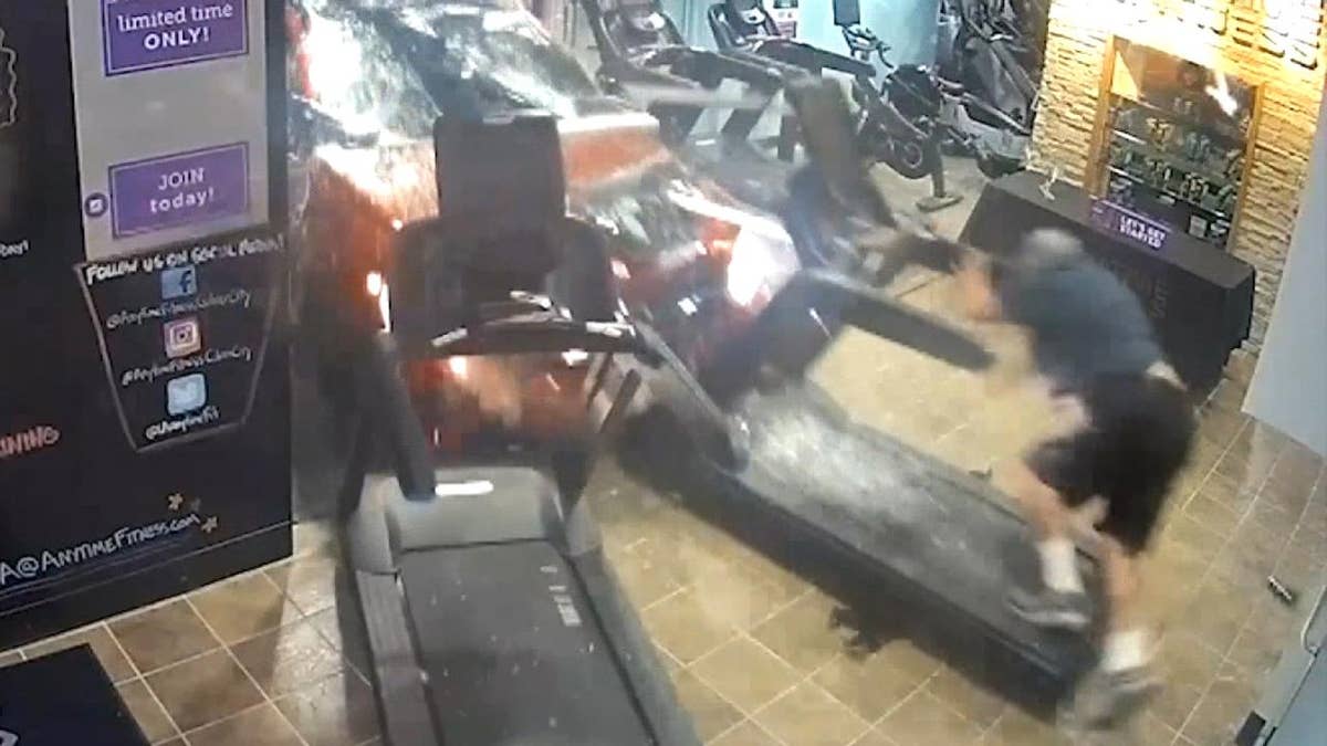 Seattle man crashes car through fitness center wall, lands in swimming pool  - ABC7 Los Angeles