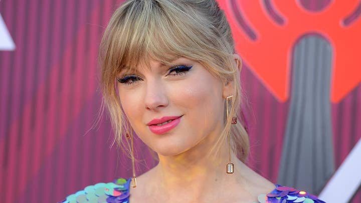 Taylor Swift teases social media