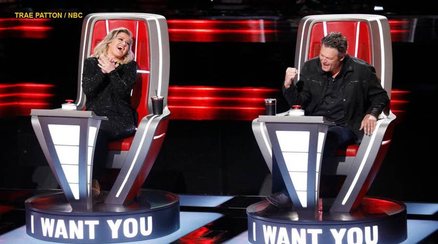 Kelly Clarkson throws shade at fellow 'The Voice' coach Blake Shelton