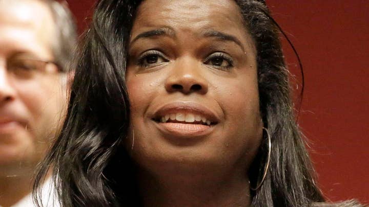 Newly uncovered texts between Kim Foxx and staff shed light on handling of Jussie Smollett case