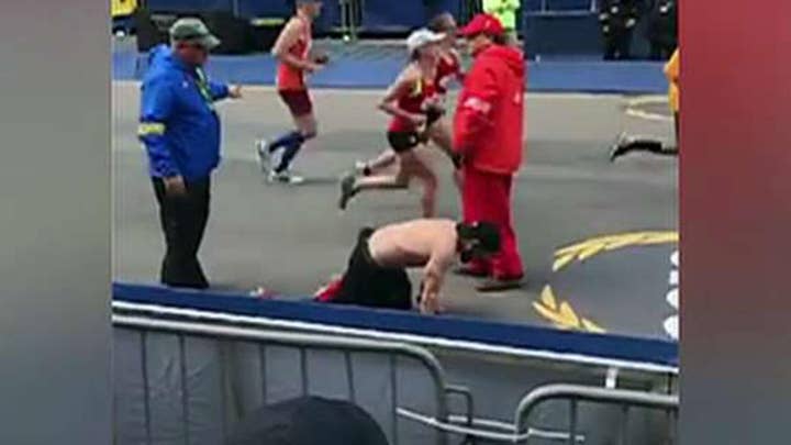Determined Marine veteran crawls across Boston Marathon finish line