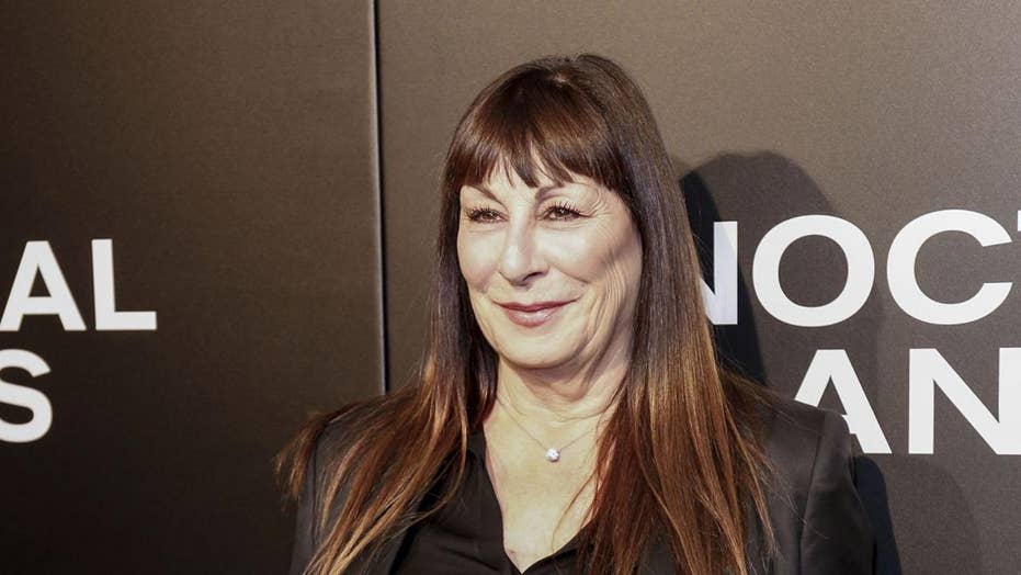 Anjelica Huston Tears Into Diane Keaton Robert De Niro Fox News